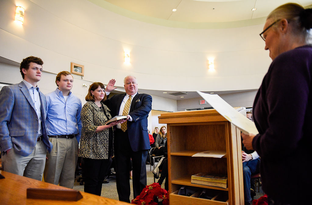 Fred Parry takes the oath of office (copy)